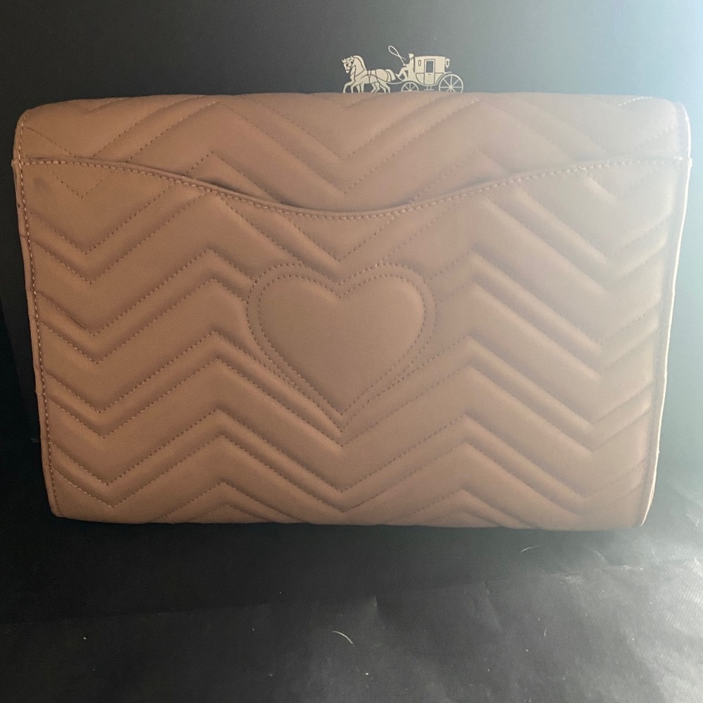 GUCCI Calfskin Matelasse GG Marmont Clutch Porcelain Rose - Picture 3 of 5